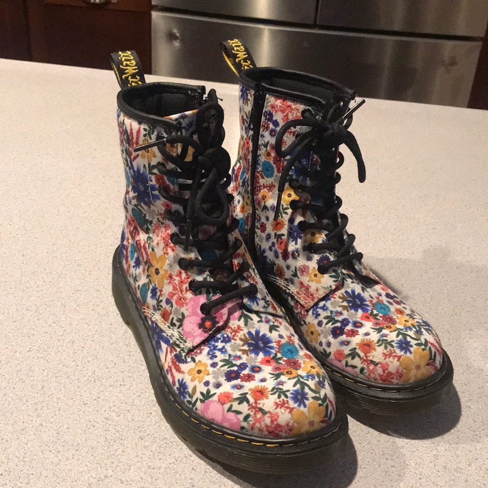 Floral doc martens🌸